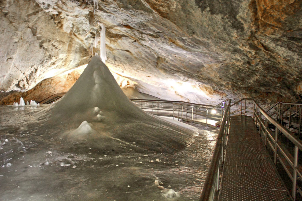 Dobšinská Ice Cave and Chateau Betliar 5