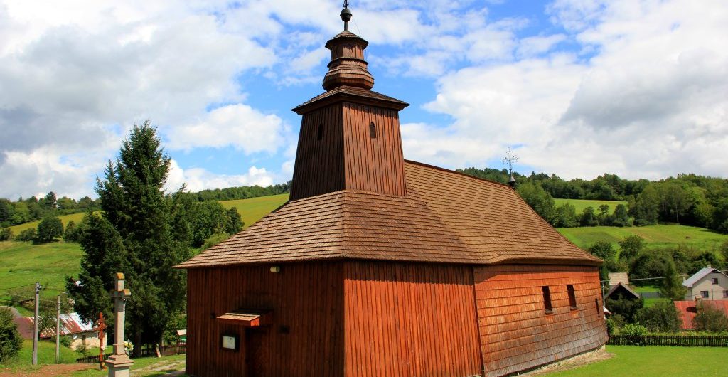 Objavte drevené kostolíky v slovenskej karpatskej oblasti