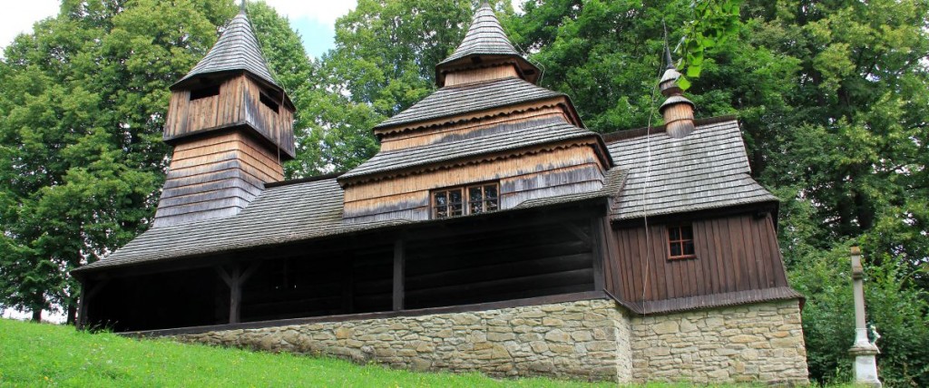 Discover wooden churches in the Slovak Carpathian Mountain area